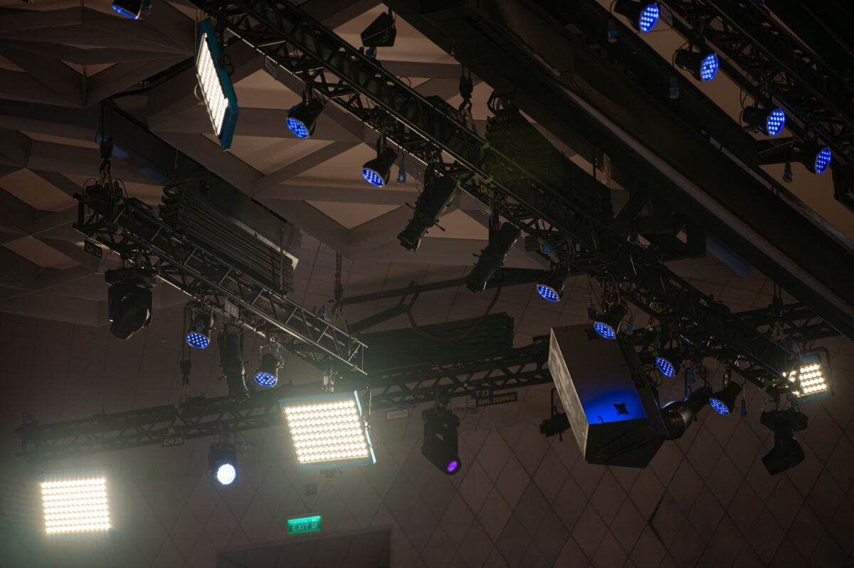 LIGHTING & RIGGING